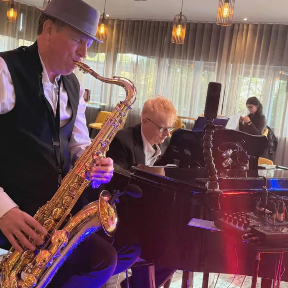 sax-and-samba-live-music.jpg-2